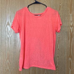 Coral t-shirt with slit opening in back